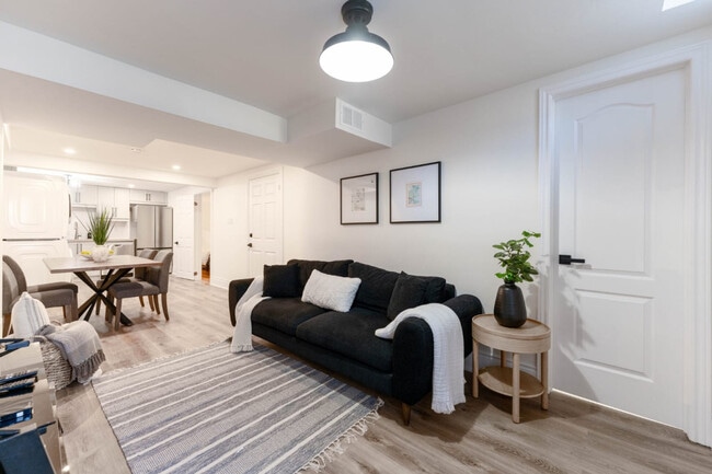 Building Photo - 54 Glenmanor Dr