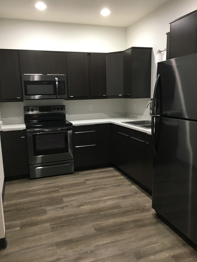 Building Photo - 410 E Mill St Unit 410 E Mill Street