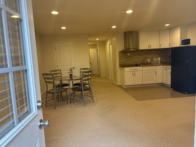 Dining room & Kitchen - 6427 Walcott Ln Unidad Complete Apartment on bas