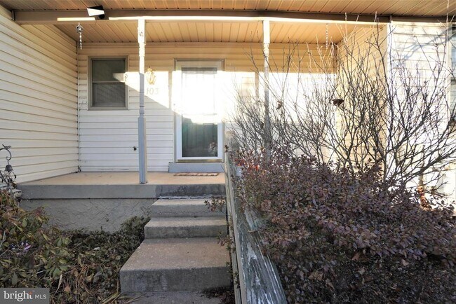 Photo - 103 Bonnie Lark Ct