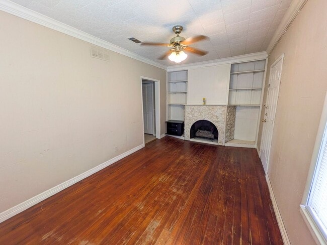 Photo - 824 Llano St