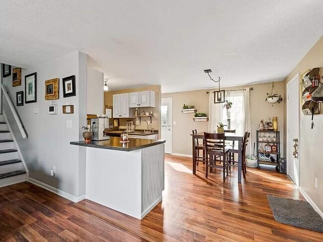 Photo - 1353 Firethorne Dr