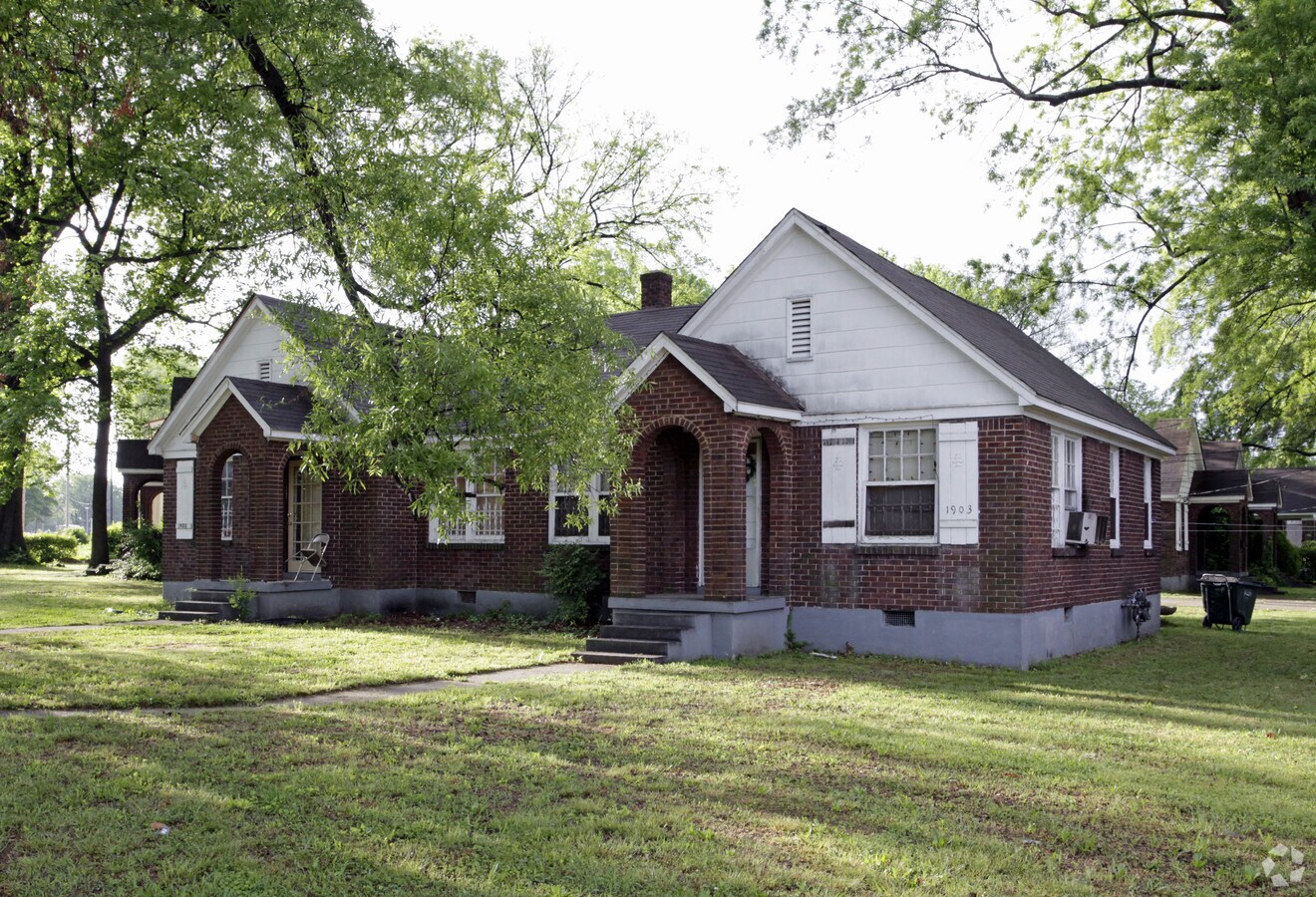 Photo - 1903 Lamar Ave Apartments