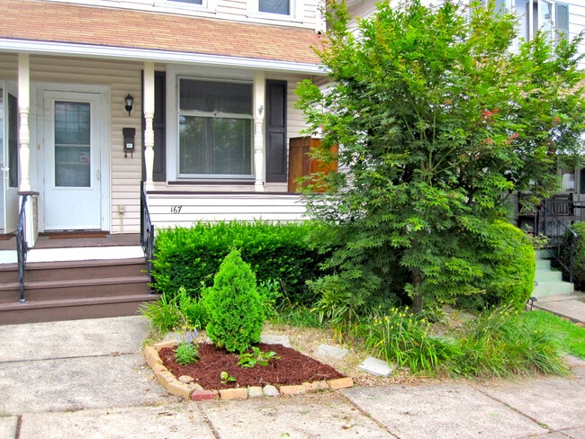 Building Photo - 167 S Sherman St Rental