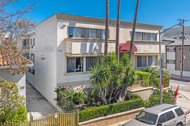 802 N West Knoll Dr Unit 201
