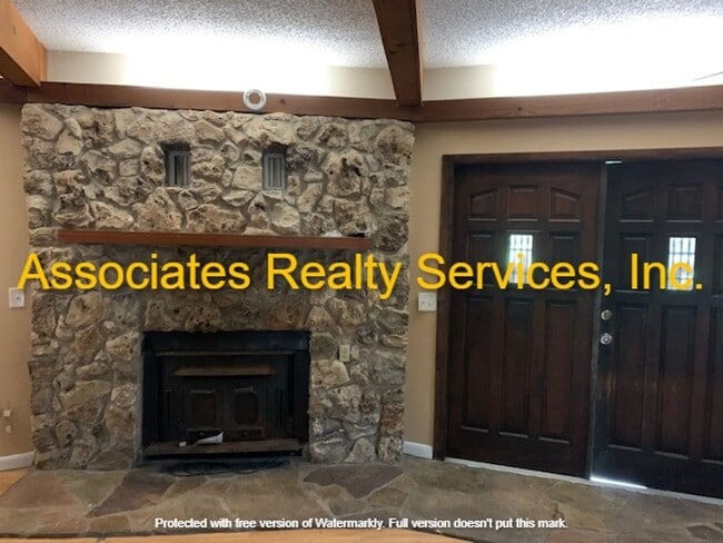 Building Photo - Newly renovated 3 bedroom, in Lake Butler, available early Summer!