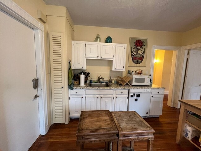 Photo - 3 bed/1 bath in Somerville