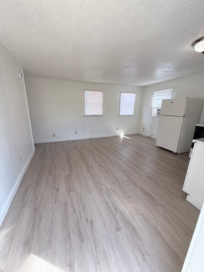 Photo - 215 Weeks Rd