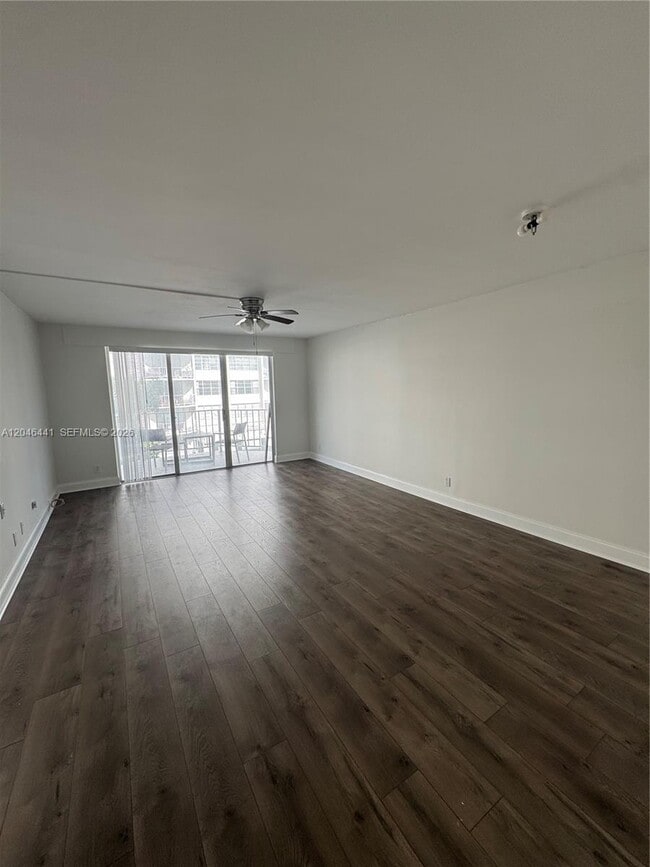 Building Photo - 16710 NE 9th Ave Unit 305