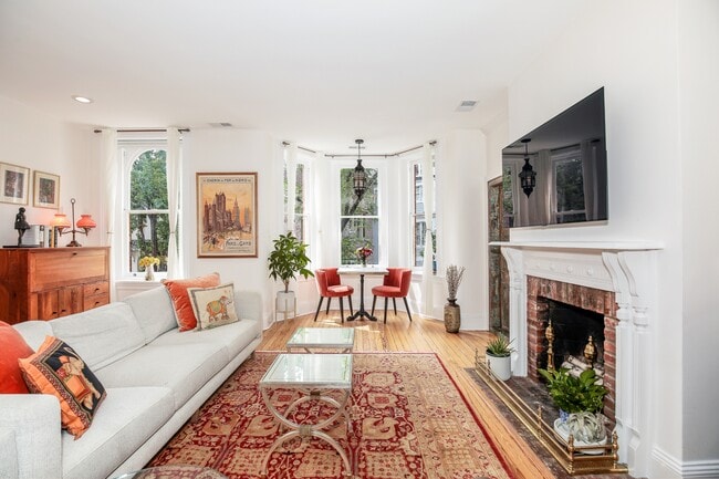 Photo - 1711 Riggs Pl NW