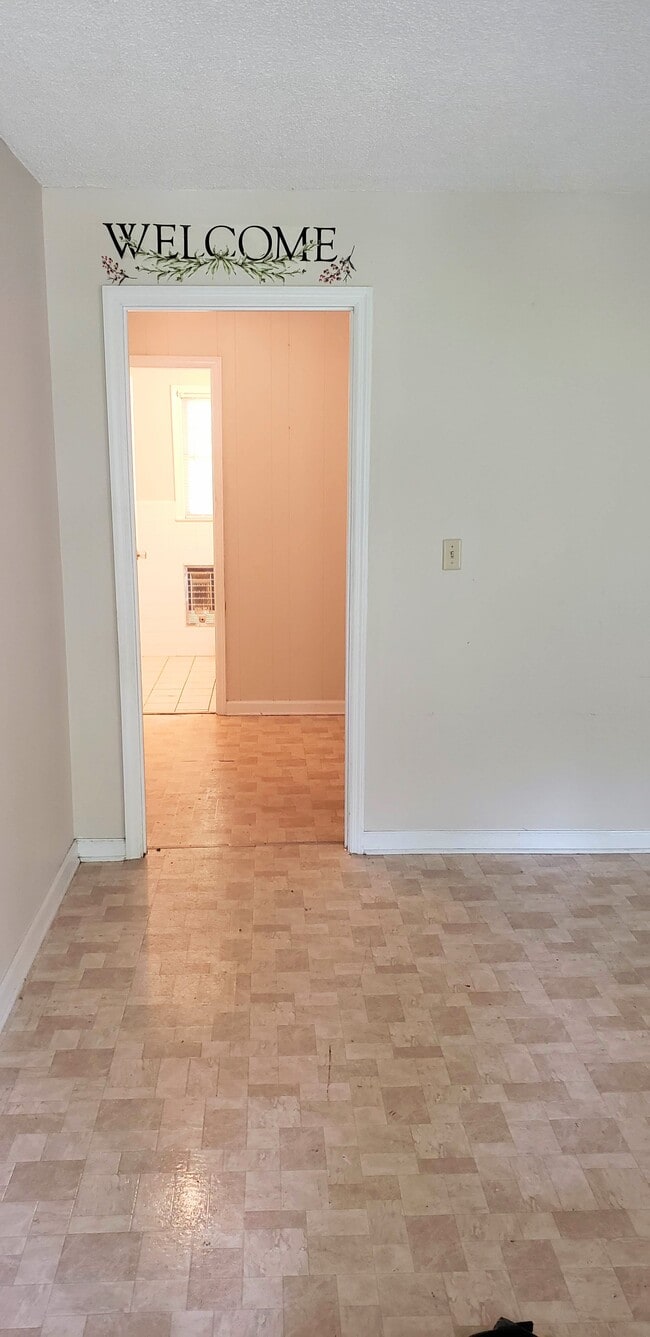 Photo - 468 Center Rd