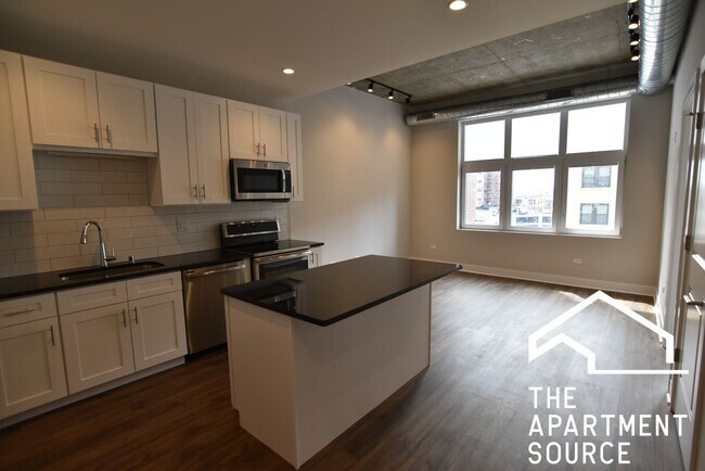 Photo - 3833 N Broadway Unidad 608