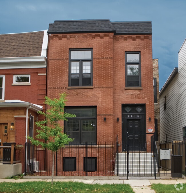 Building Photo - 2718 W Monroe St Unit First floor Rental