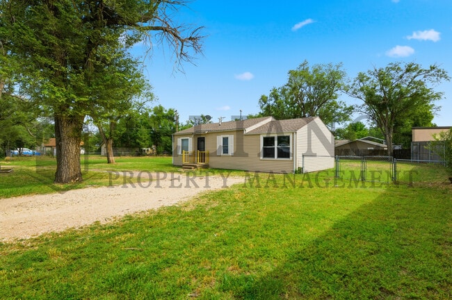 Photo - 6021 W Newell St