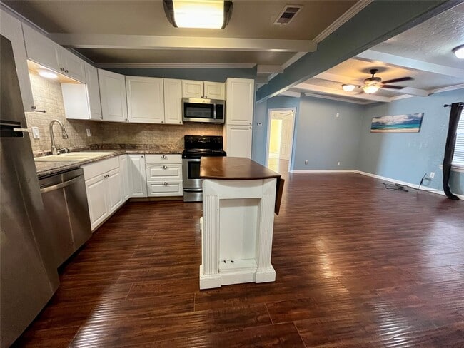 Photo - 318 Marine Way