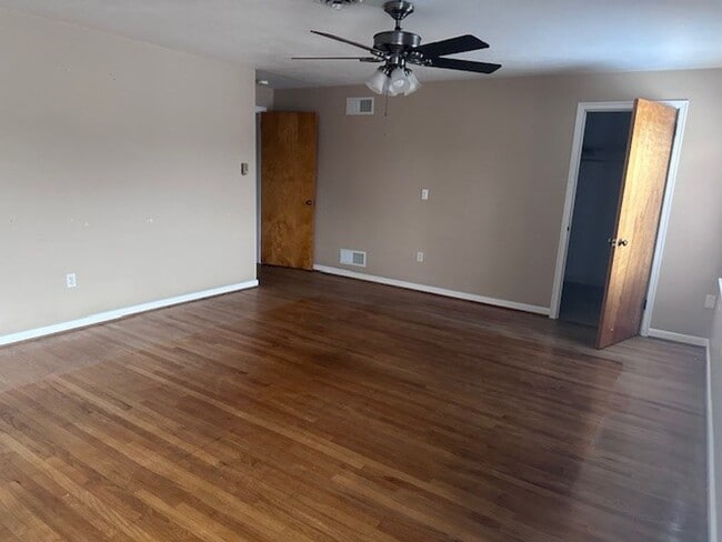 Spacious 2nd floor 3 Bedroom Apartment - Spacious 2nd floor 3 Bedroom Apartment