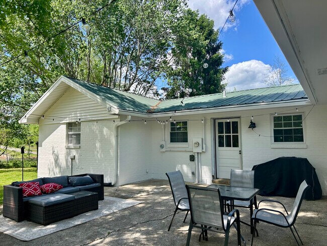 Building Photo - 6603 New Bowling Green Rd Unit 1