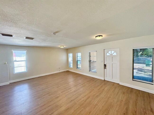 Photo - 8904 N Hamner Ave