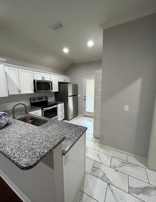 Photo - 208 Martha George Hall Dr