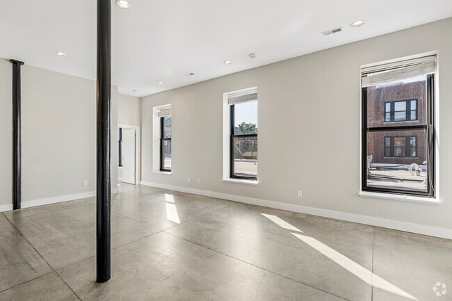 2BR, 2BA - 1,085SF - Living Room