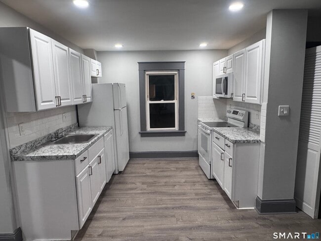 Building Photo - 95 New Canaan Ave Unit 2nd floor apt