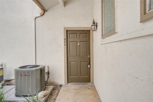 Photo - 6910 Hart Ln Unidad 806