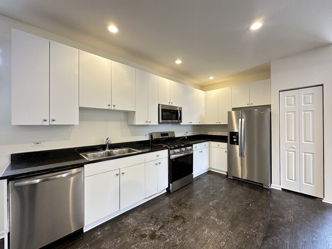 Photo - 1260 N Greenview Ave Unit HC