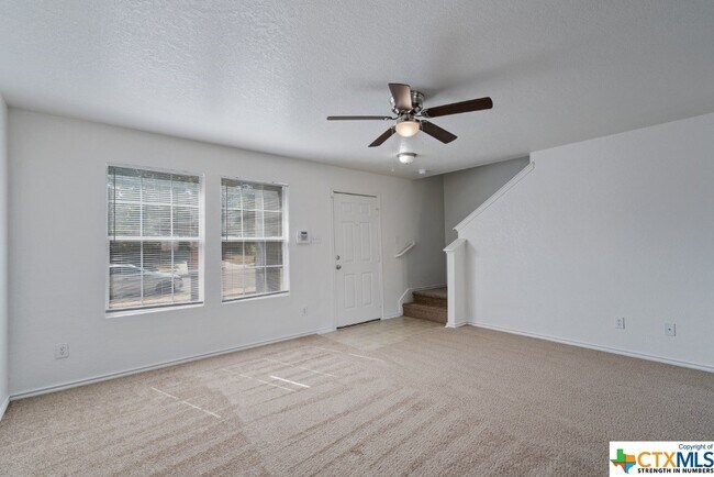 Photo - 624 NW Crossing Dr