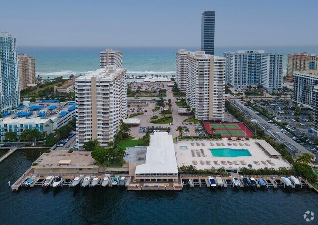 Building Photo - 1965 S Ocean Dr Unit 11 P Rental