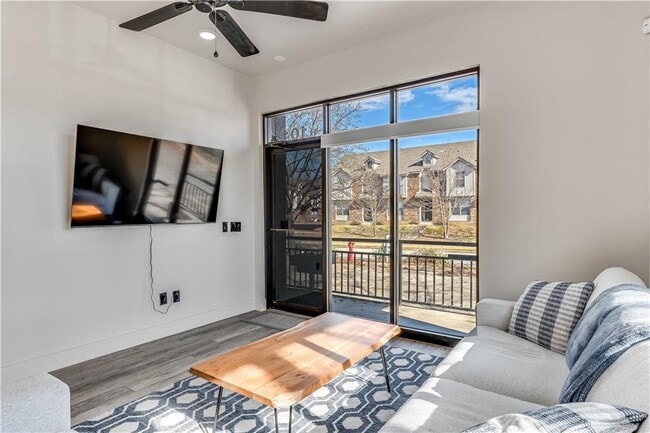 Photo - 1723 N Chestnut Ave Unit 101