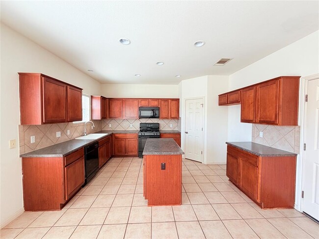 Photo - 1913 Short Summer Dr