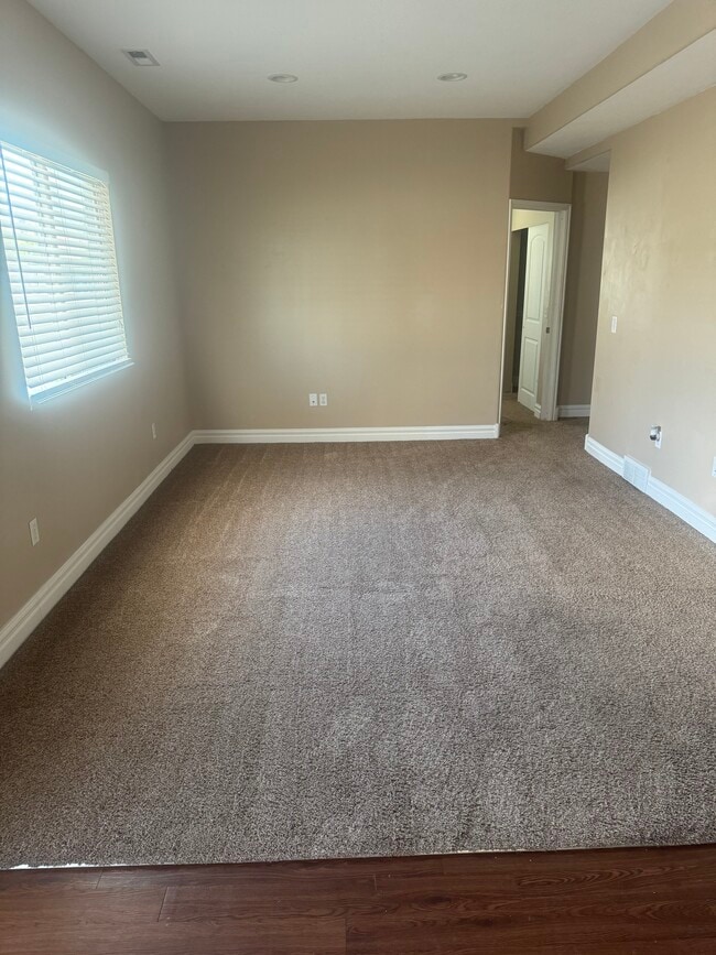 Photo - 830 Oxford Dr Unit Basement Apartment