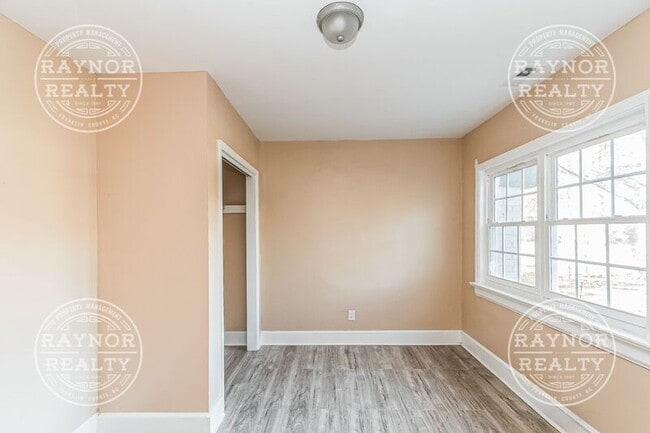 Photo - 641 Kenwood Ave