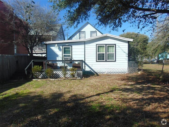 Building Photo - 1023 Avenue L Unit 2 Rental