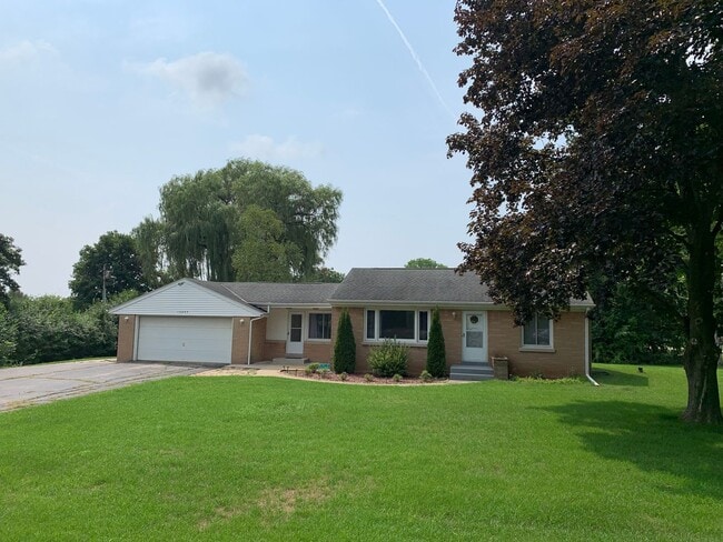 Building Photo - 14865 Pershing Dr