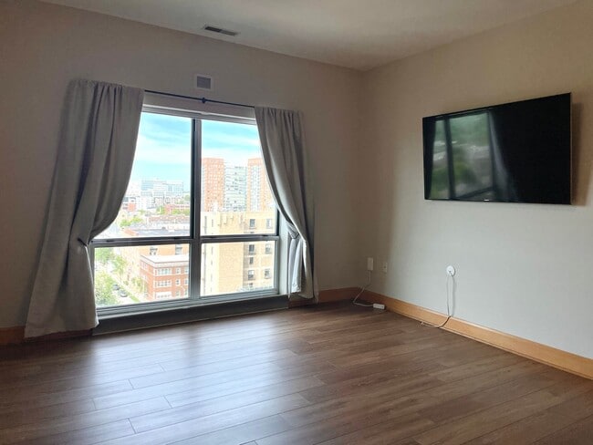 Photo - Luxury Top-Floor Condo for Rent Unidad 1112