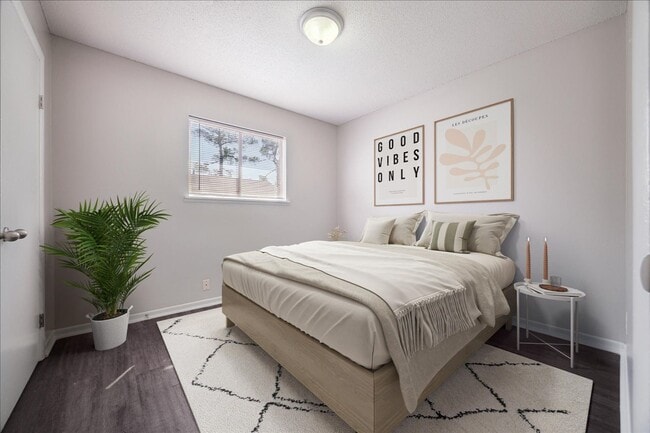 Welcome to Holmes Pointe Apartments!