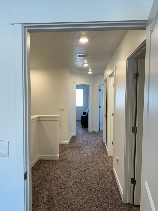 Photo - 1144 W Summit Ridge Pky Townhome