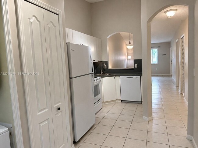 Photo - 2151 NW 77th Way Unidad 205