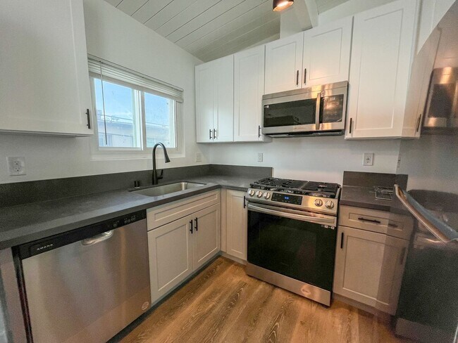 Photo - 3315 W 104th St