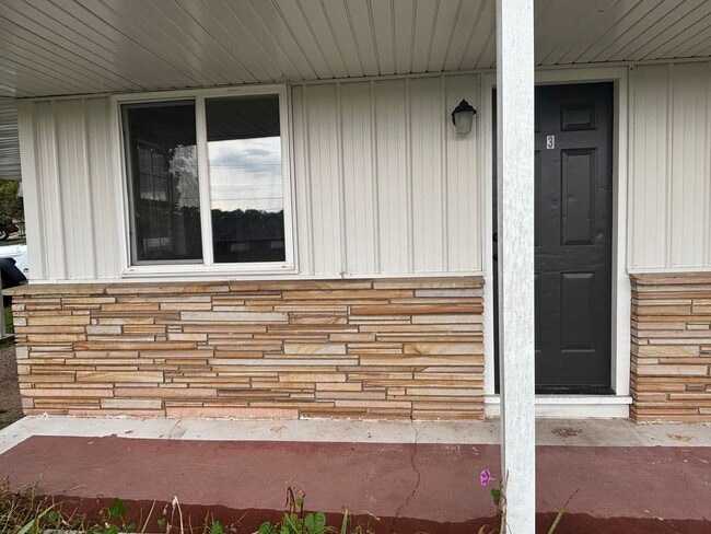 Building Photo - Robins Nest Unit 3