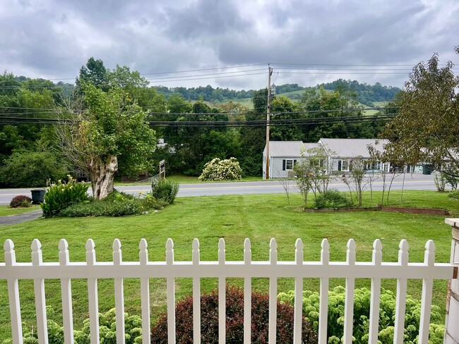 Photo - One Level Home! 3or 4 bedroom 1 bath with ...