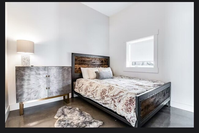 Photo - 621 Maple Dr