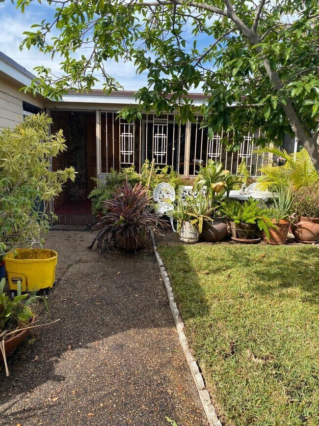 Photo - 481 NE 51st St