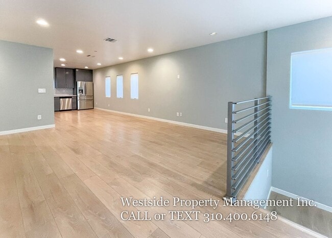 6546 1/2 La Mirada Ave.-