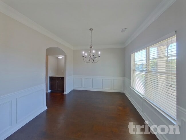 Photo - 671 Massey St