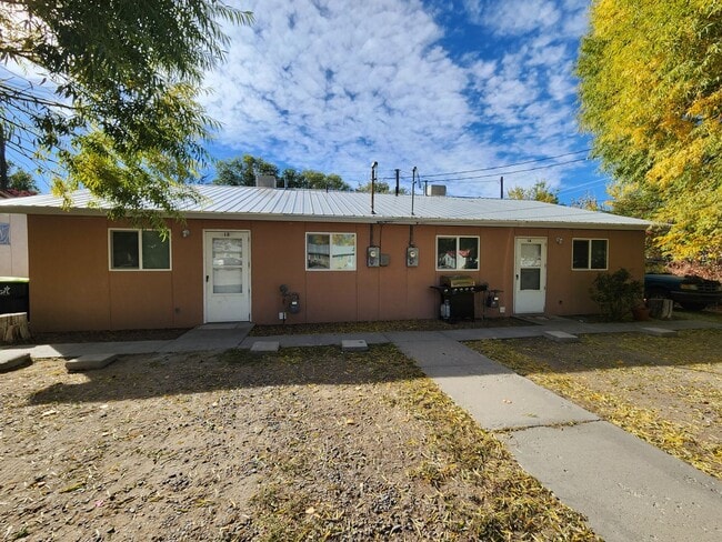 Building Photo - 1406 Saiz Ln Unit 1A