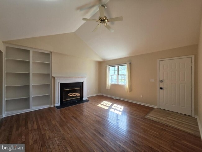 Photo - 1405 Bantry Ln