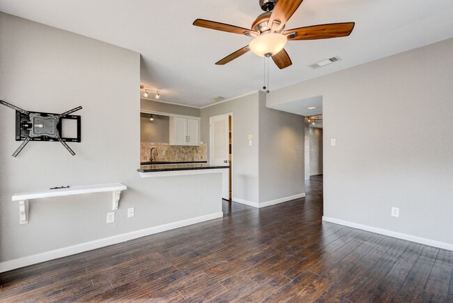 Photo - 6444 Burgoyne Rd Unit 104