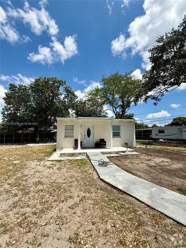 Building Photo - 12801 Westview Dr Rental